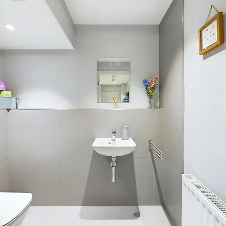 Wild Roses Serviced - District Apartment Backbarrow