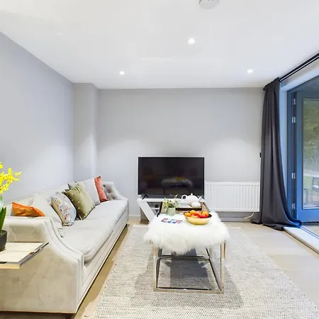 Wild Roses Serviced - District Backbarrow